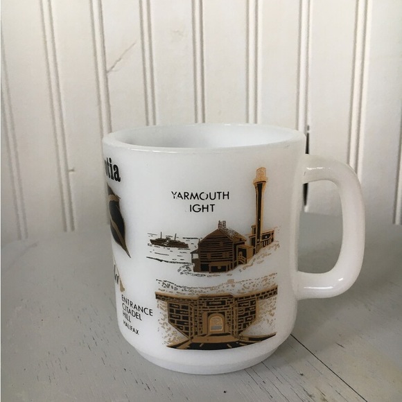 1960 Nova Scotia milk glass mug - Picture 3 of 3
